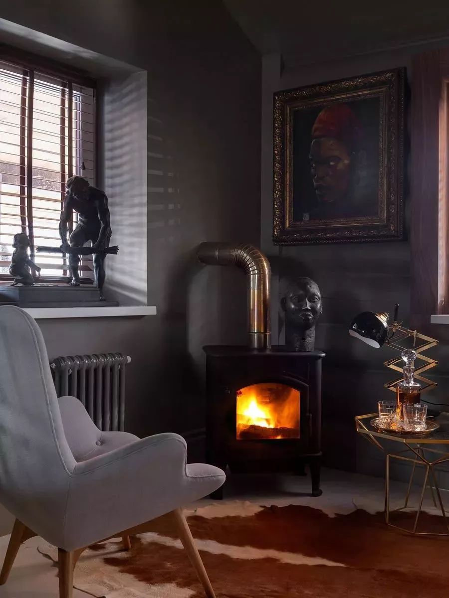 天冷了带壁炉的美式复古别墅暖暖的