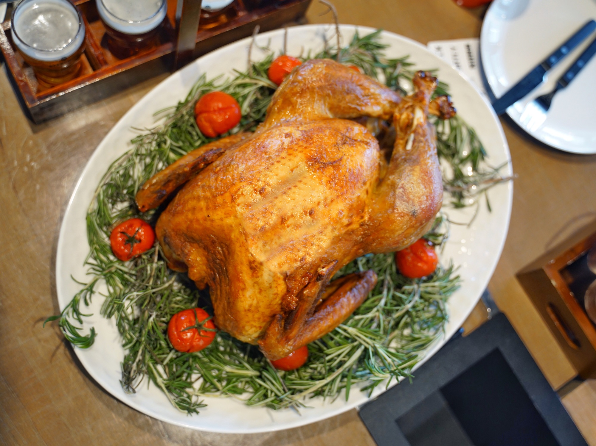 香喷喷的整只烤火鸡拉开鲜啤吧节日季序幕!
