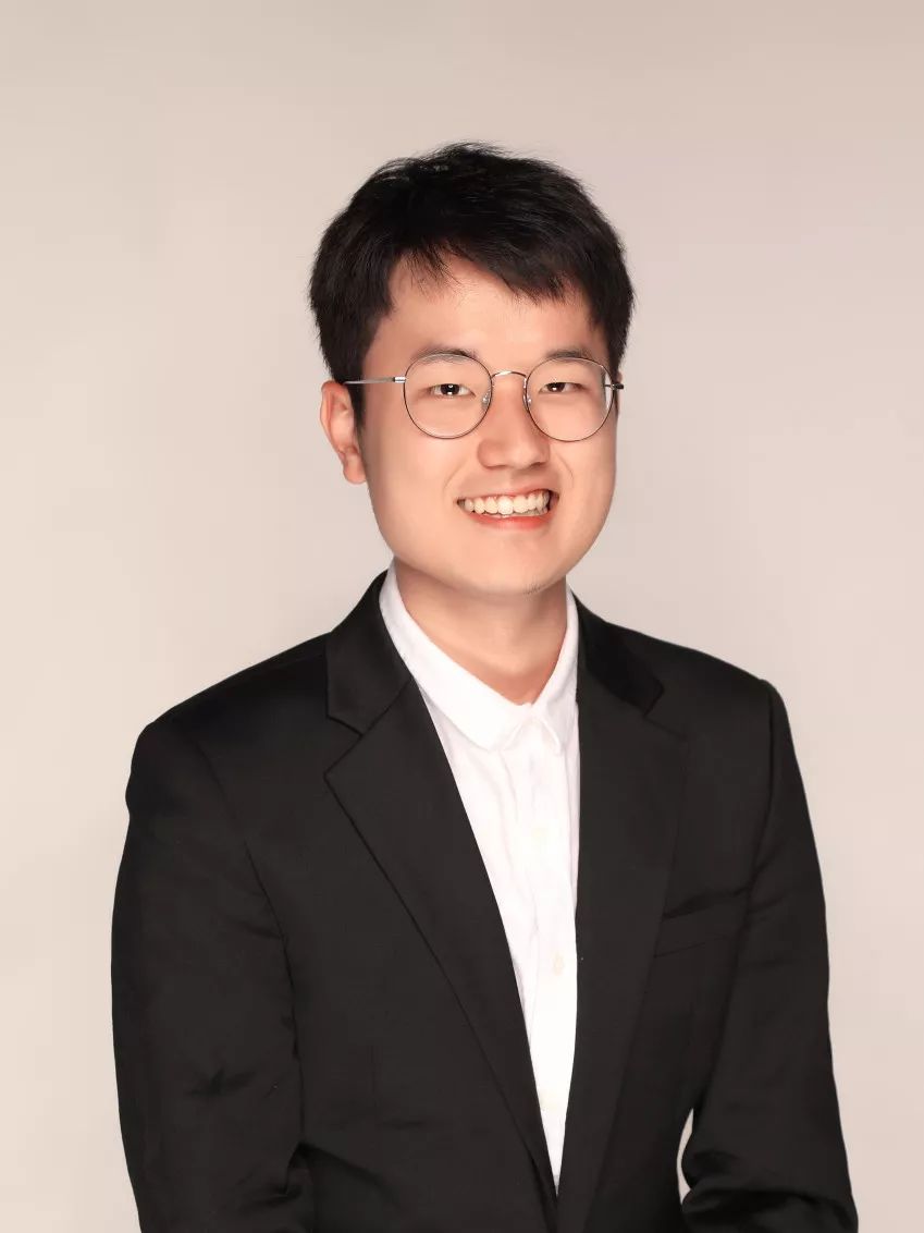 级经管学院,逸夫书院本科生,2017年学生合唱团女高音声部部长傅天正