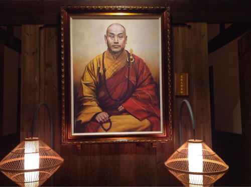 正由于圆瑛法师一生追求进步,反对侵略,热爱和平,热爱祖国和人民,受到