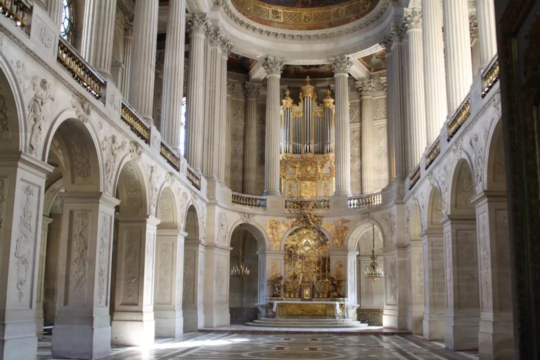 在超过三百年的历史长河中,凡尔赛宫见证了一个个王国的兴盛与衰败,也