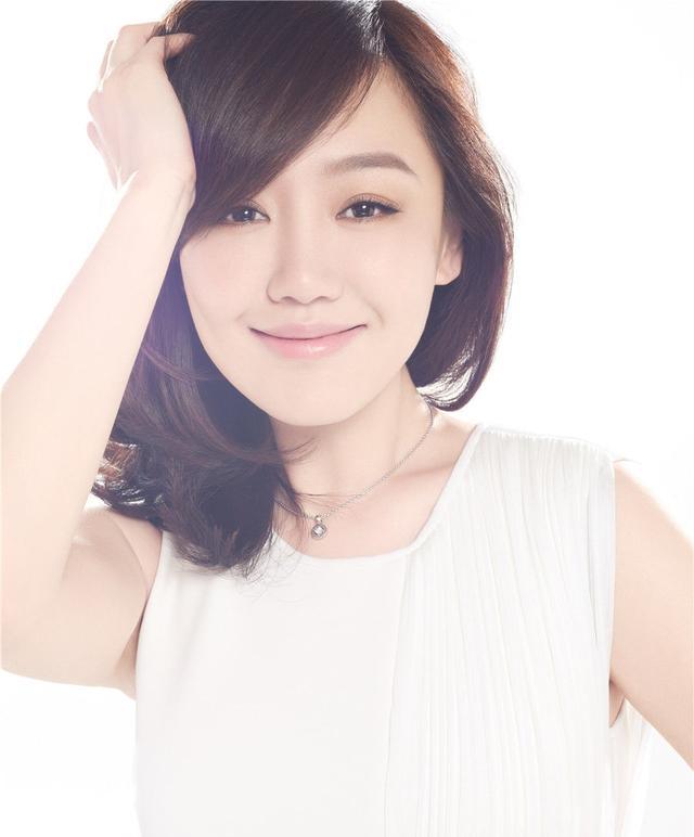 在17年的时候,薛佳凝在社交媒体上表示自己已经带发修行了很长一段