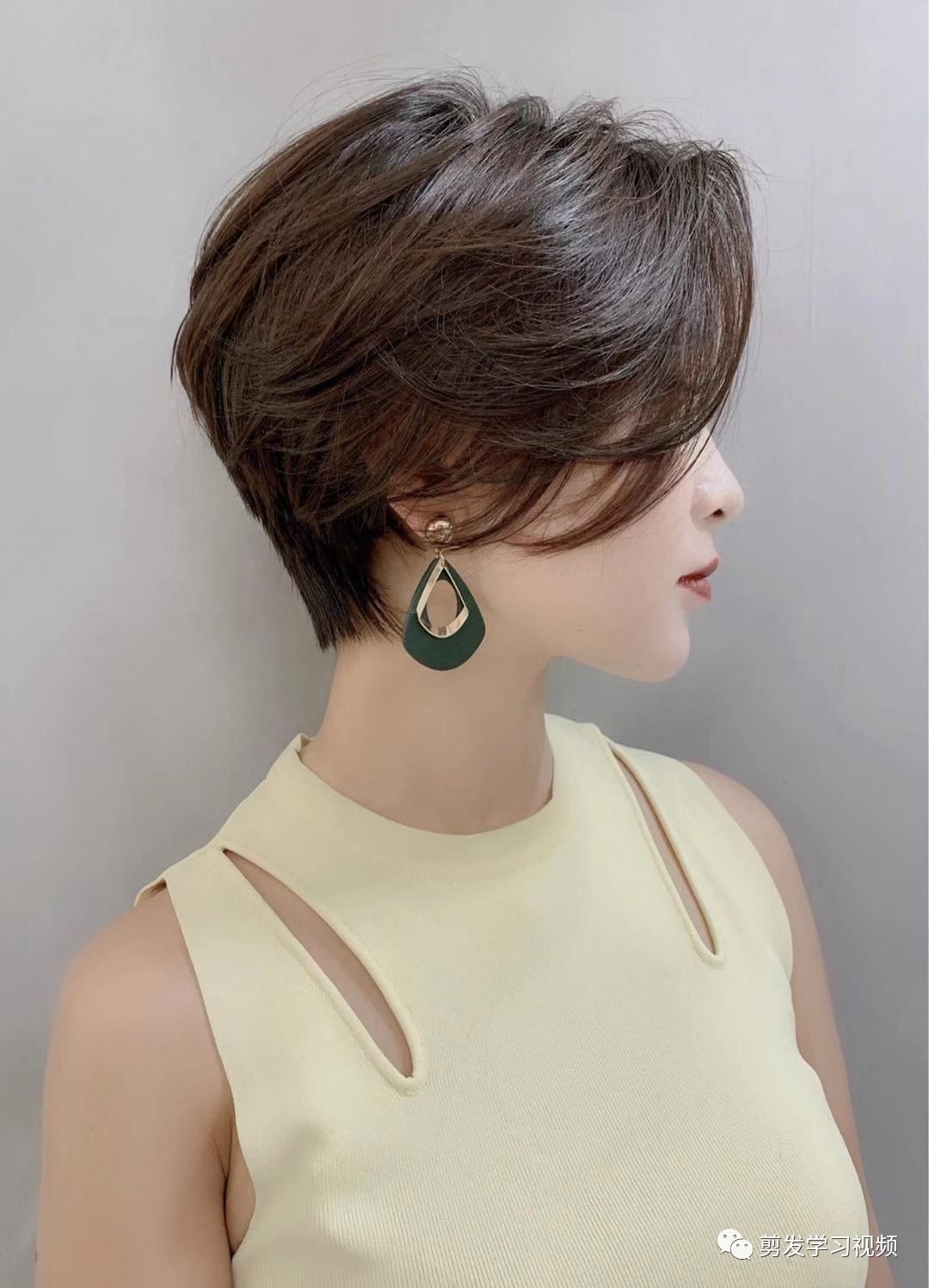 一款好的减龄发型不仅仅能够帮助到女生们减龄显年轻更是可以提升自身