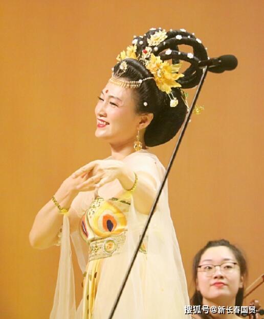 她被称为史上最美"杨贵妃",54岁再演绎贵妃醉酒,风采不减当年_林芳兵