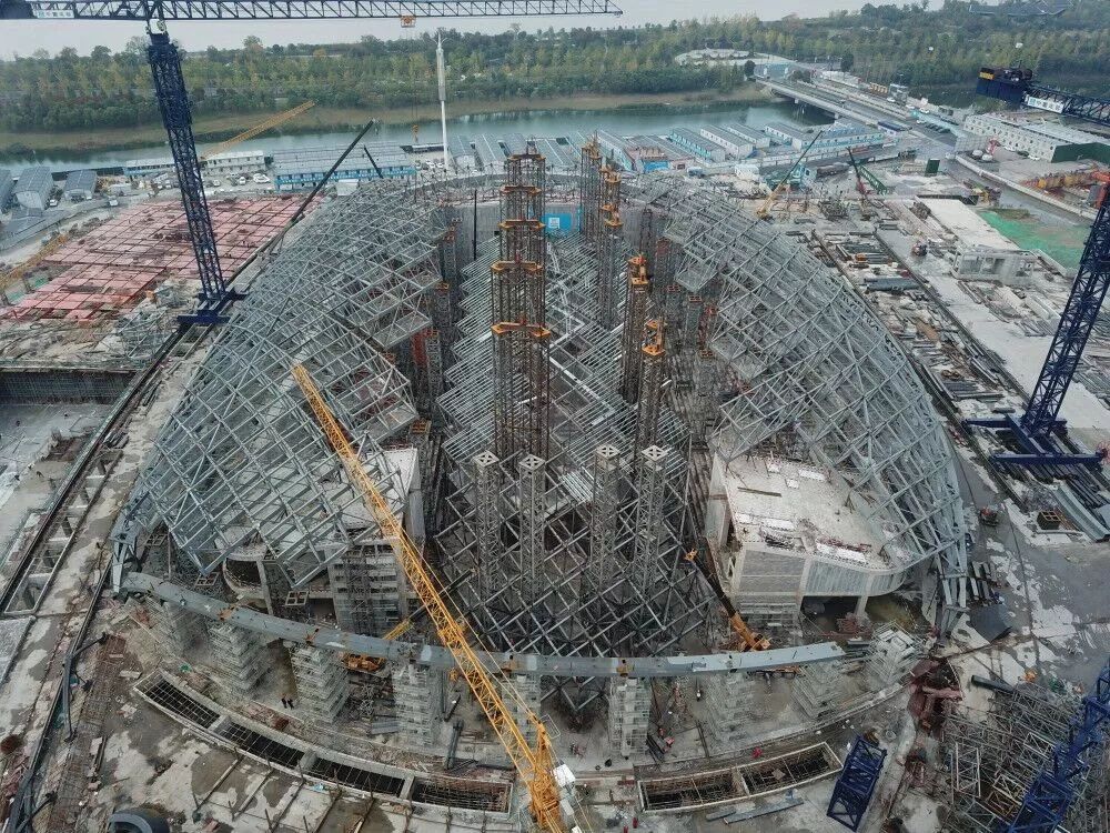 大千世界1300吨的屋盖飞起来了这个游泳馆牛力争明年底竣工