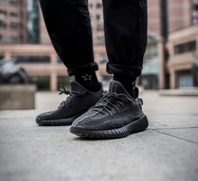 又双叒要补货~黑天使yeezy 350 boost v2 "black"上脚帅爆