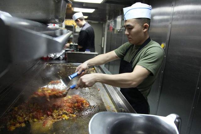 日本老兵回忆,在战列舰上要做好饭菜,必须注意两个技巧_伙食