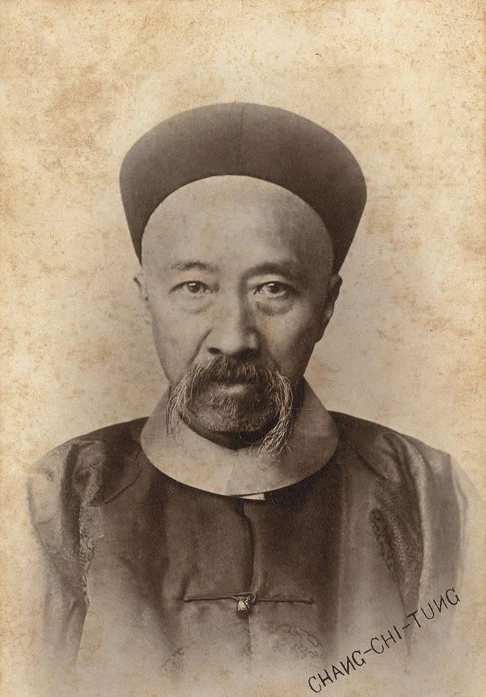 老照片：湖广总督张之洞到南京出差，与两江总督合影_魏光焘