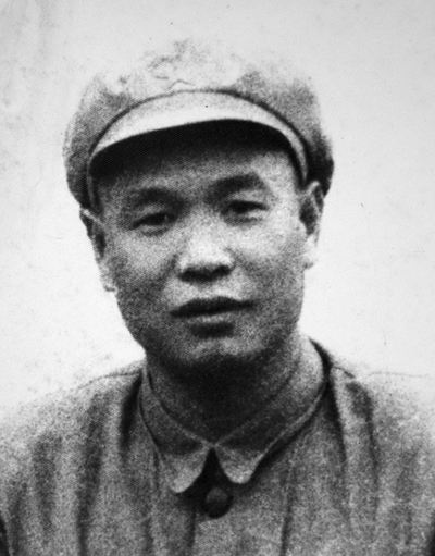 1947年胡宗南进攻陕北前夕手下一位师长却率5000人起义他是谁