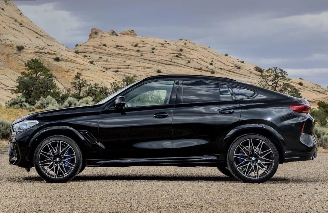 宝马x6m对比奥迪rsq8都是颜值爆炸动力强悍你选谁