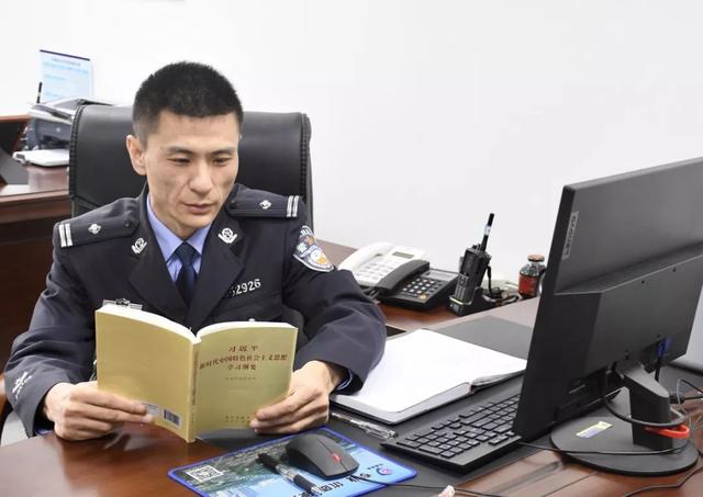 他就是江苏省常州市公安局天宁分局刑警大队副大队长杨小清.
