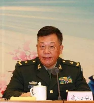 尤其令学校自豪的是,高18班出了个中央候补委员,火箭军副政委禹光