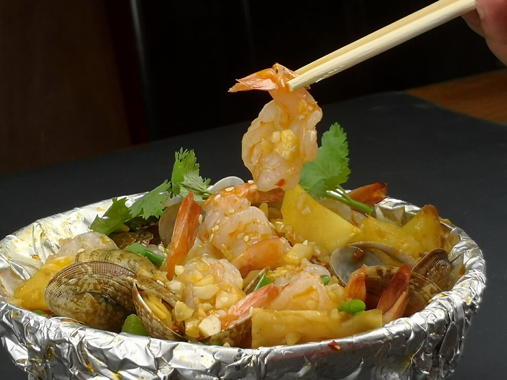 为什么渔级棒锡纸酸菜鱼粉刚诞生没多久就引发了消费者的排队热潮?