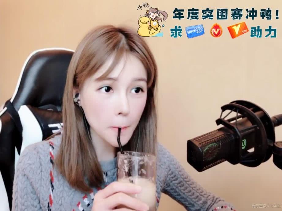 虎牙年度突围赛吃鸡一哥遭遇一姐不求人宝子啊pk引网友关注