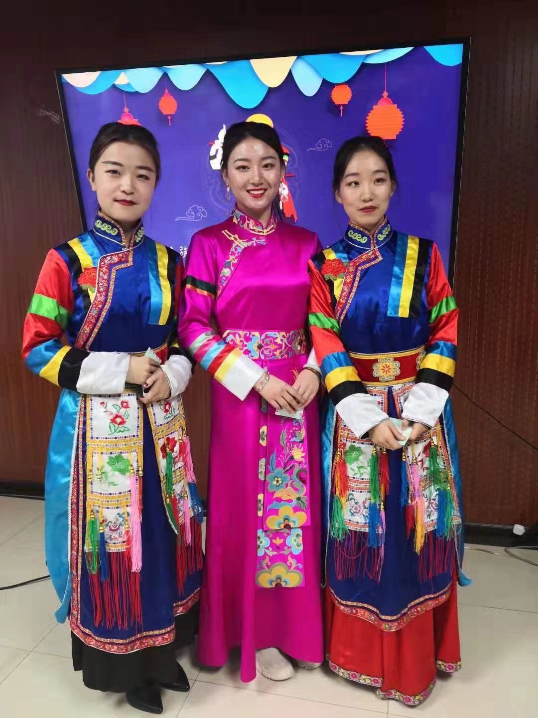 实拍在京土族欢度传统的安召纳顿节图