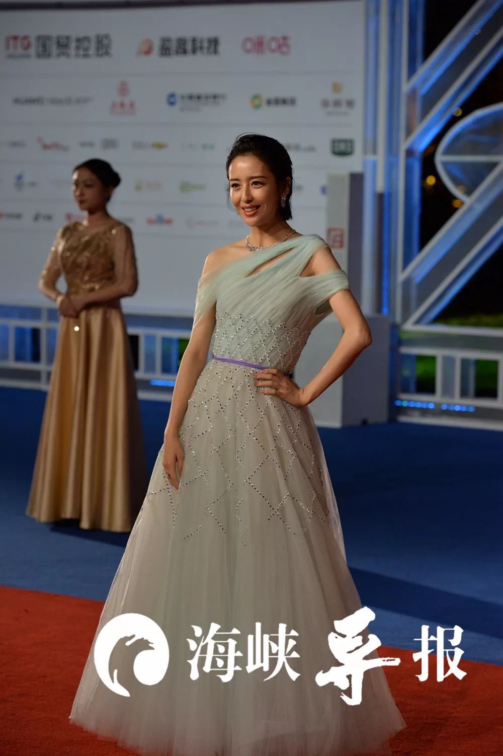 快讯金鸡奖获奖名单揭晓历届最强明星阵容走红毯视频高清美图