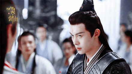 很有可能就是妖王,而在片头曲之中,也的确是出现过海云帆黑化后的镜头