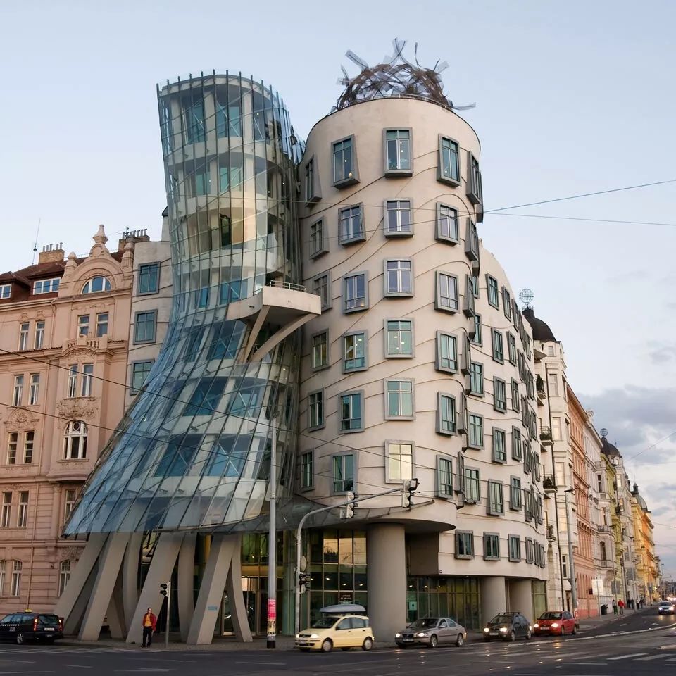 疯狂又具有艺术美感的建筑设计鬼才frankgehry
