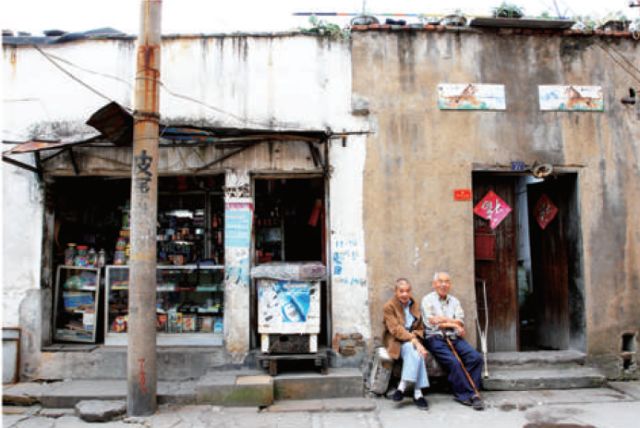 东阳一女孩曝光了26张东阳老照片,据说只有1%的人能全部认出!