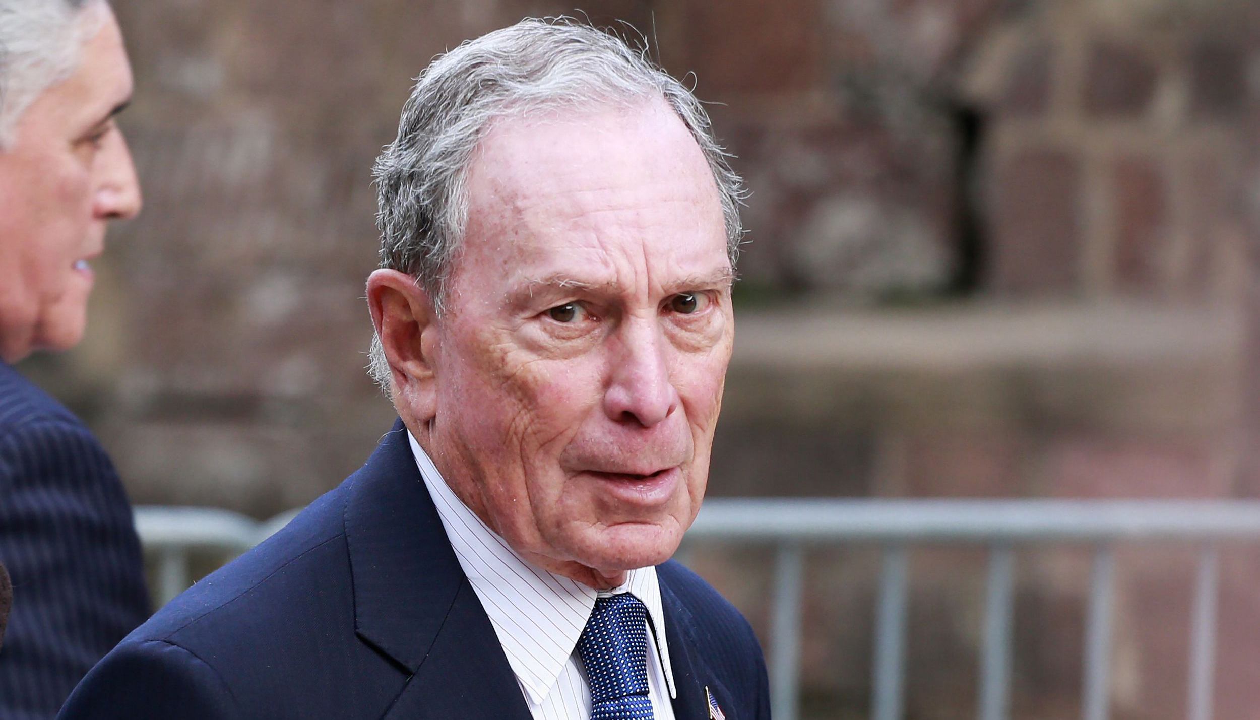 身家500亿美元的总统?布隆伯格成了民主党激进派的新"靶子"