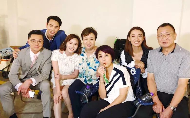 《多功能老婆》的剧情什么的好不好先不说,这样的重量级演员加盟一部