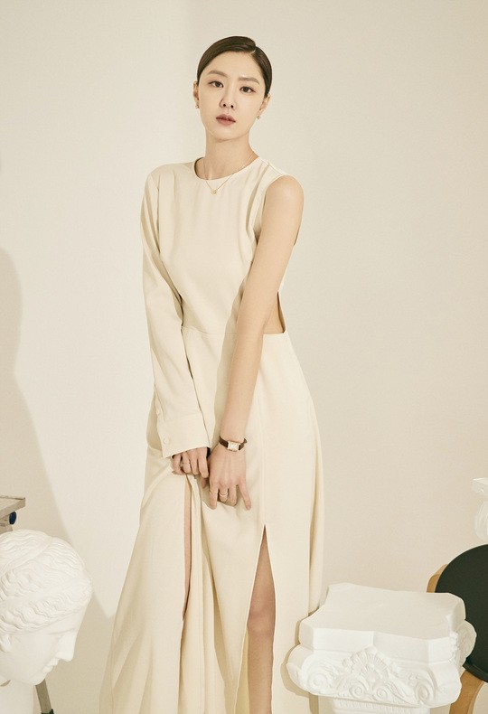 韩国女艺人徐智慧拍杂志写真展优雅迷人魅力