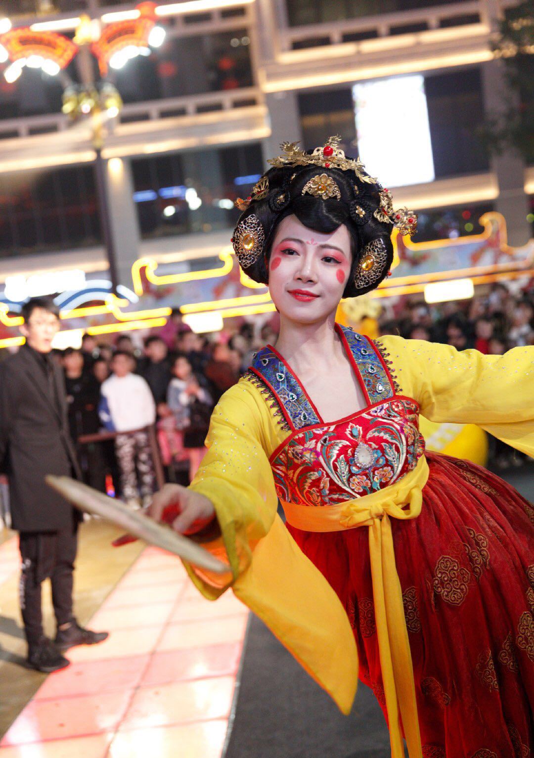 大唐不倒翁爆红的背后,是满身的淤青和无人知的辛酸