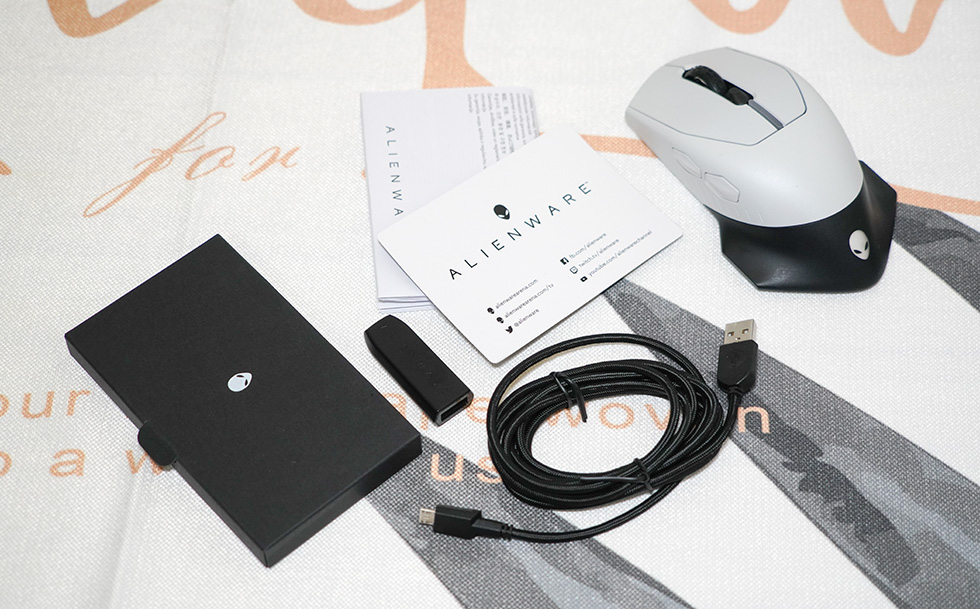 玩票还是玩真的？350小时持久续航 Alienware AW610M无线鼠标_搜狐汽车_搜狐网