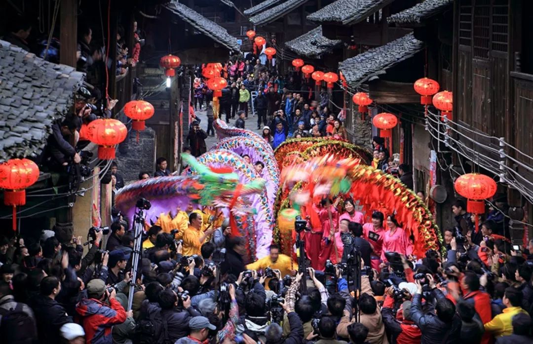 走带你去寨英古镇看滚龙