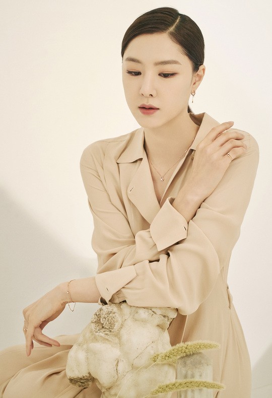 韩国女艺人徐智慧拍杂志写真展优雅迷人魅力