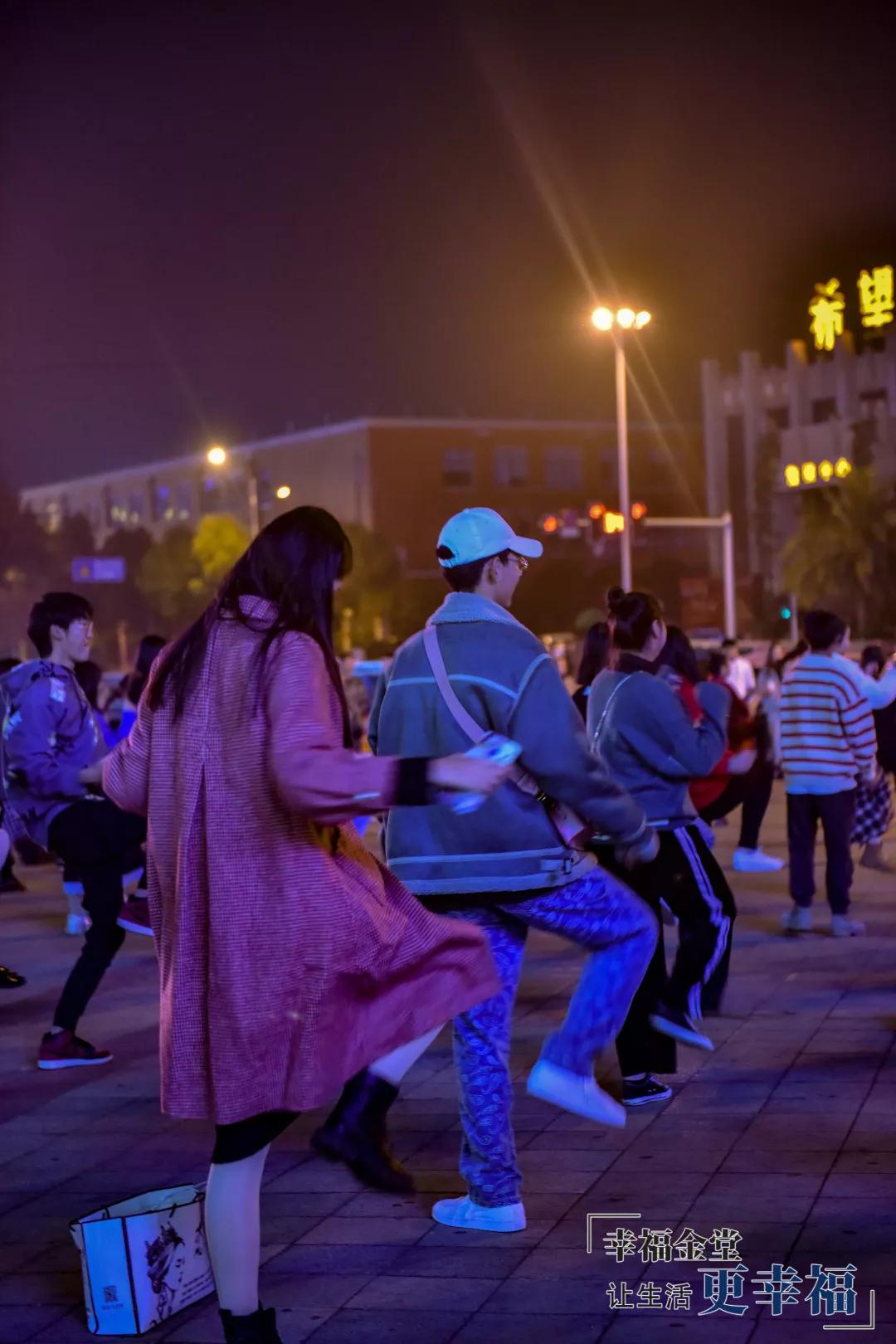 金堂这里帅哥美女成灾广场舞不再是大妈的专属