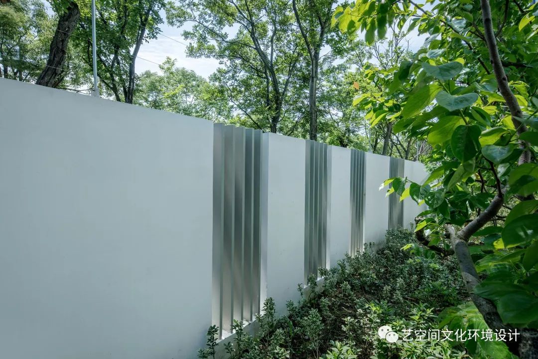 不同材质搭配出来的效果截然不同,加上一些小创意,围墙也美出新高度!