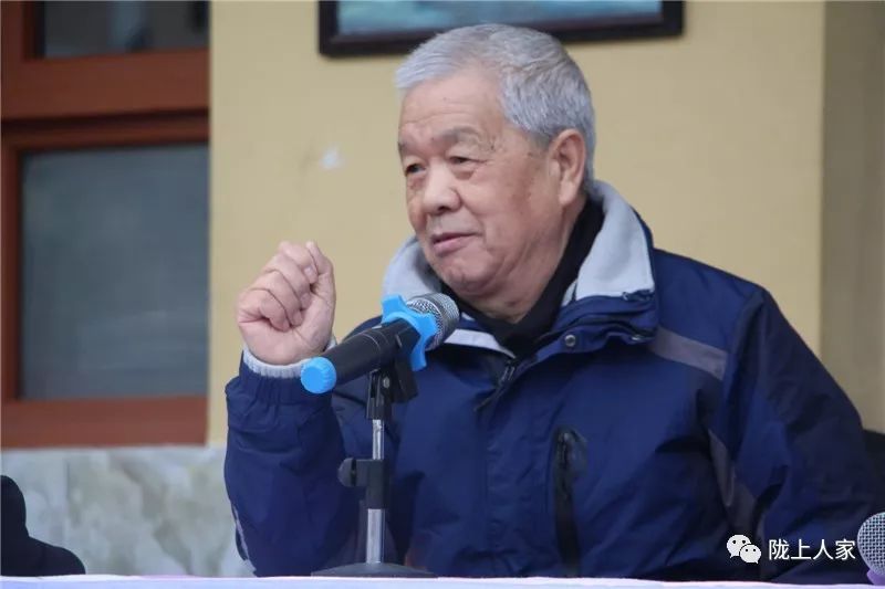 著名作家王戈先生在陇西县文峰初级中学作励志教育报告