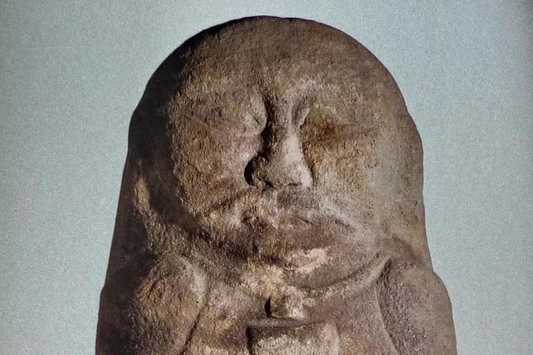 窦皦墓中的唐刀应该也是此种鞘室风格,笔者曾经在