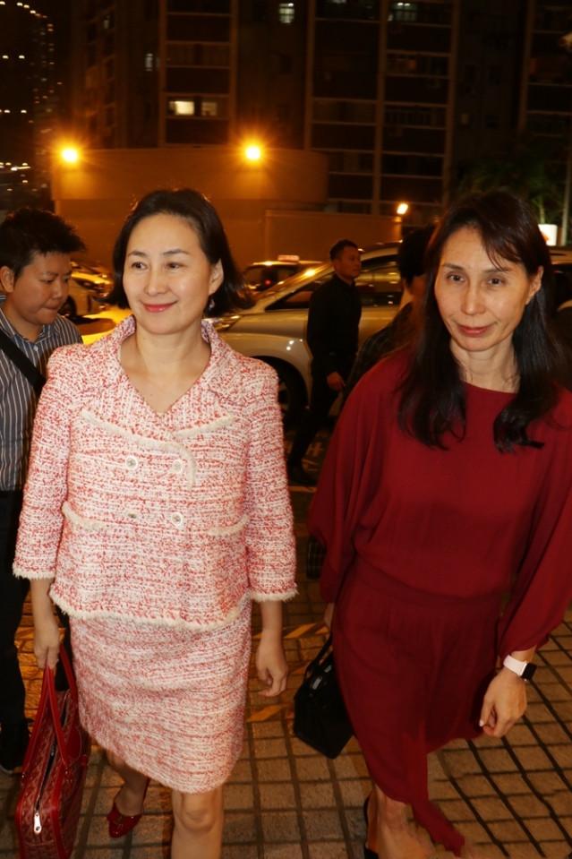 早在赌王95岁生日的时候,二房太太蓝琼缨与5名子女特别捐出约180万给