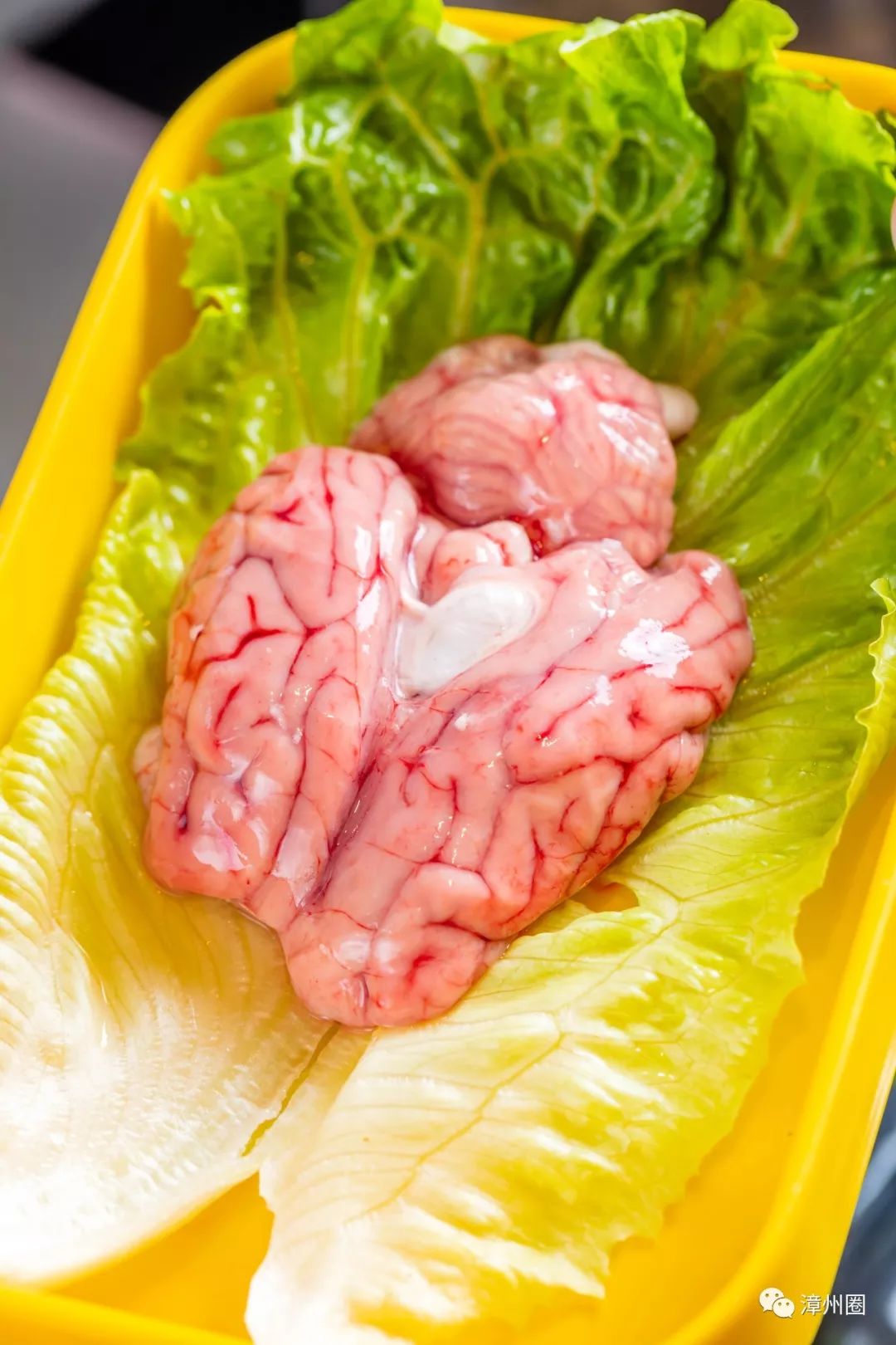 来点冰淇淋清口吧~发送口令"串串"至本平台▼福利一:串串和摆盘菜品5