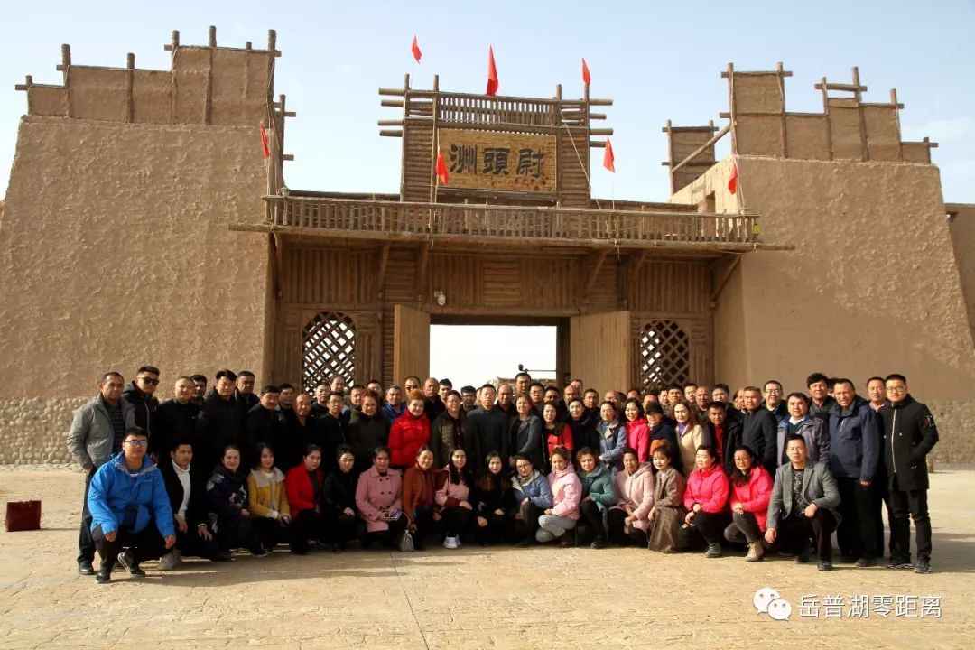 11月20日,觀摩團赴巴楚縣,參觀了巴楚縣新農村建設,紅海旅遊景區等,在