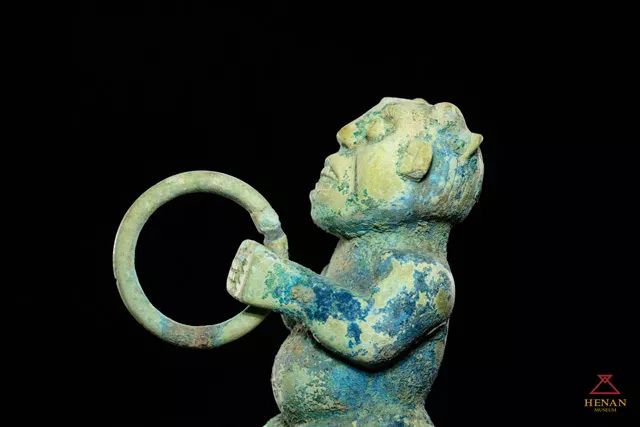 中原藏珍跽坐铜人