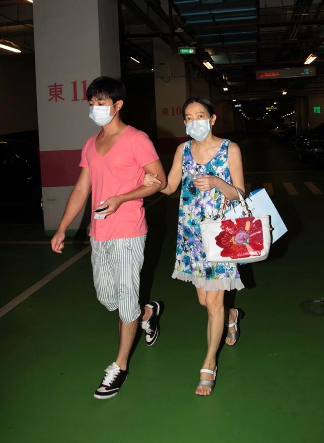 原创61岁许纯美主动公开近照自诩更漂亮瘦身20斤全靠打上流高尔夫球