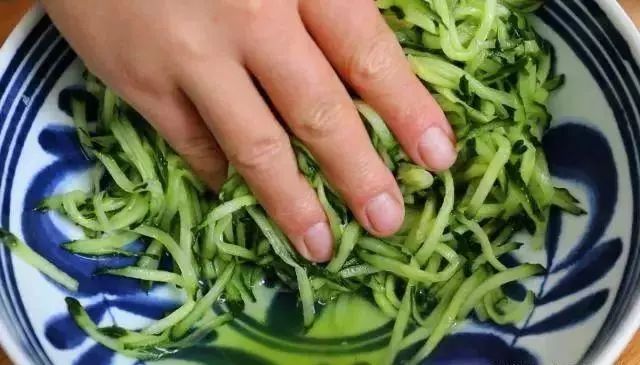 吃了30年饺子,这个馅的百吃不厌,鲜嫩多汁,比肉饺子还好吃,香