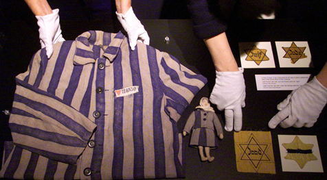 西班牙奢侈品牌服装被指形似纳粹集中营囚服,公司致歉并将其撤下_loew
