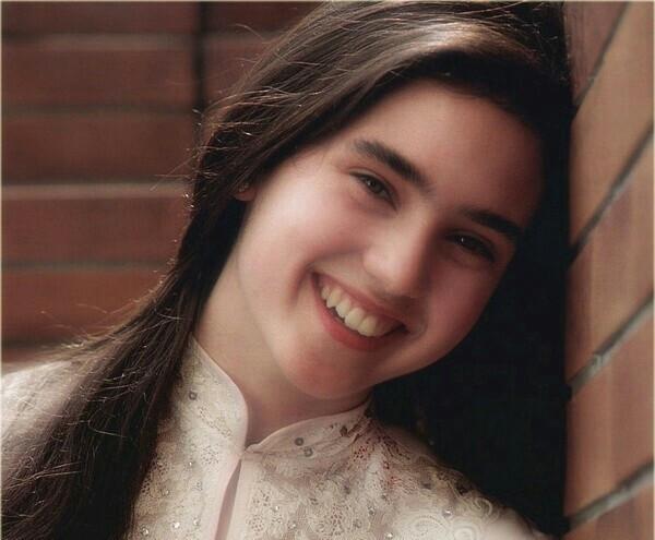 70后,80后,90后美国人共同的梦中情人90年代是她身材的巅峰,颜值80