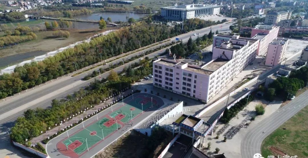 高清航拍宣威九中