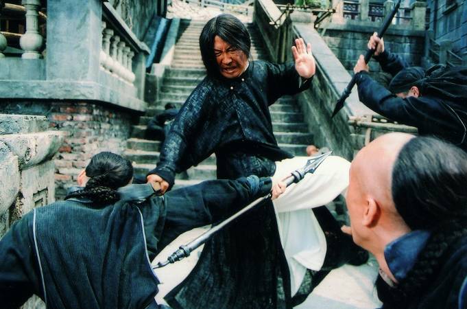 沈重阳在战斗后的脸部特别真实,被打得肿成有像脸的样子,脸部的肌肉也