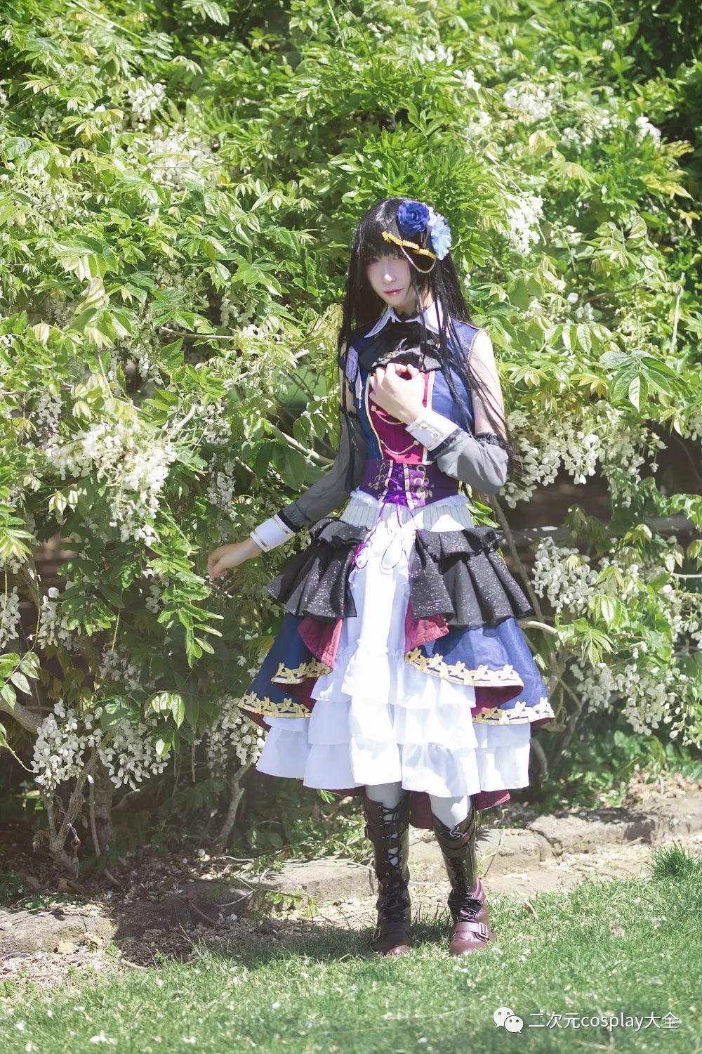 伪娘小哥哥cos白金燐子景与人相融美丽弹奏琴时特别迷人