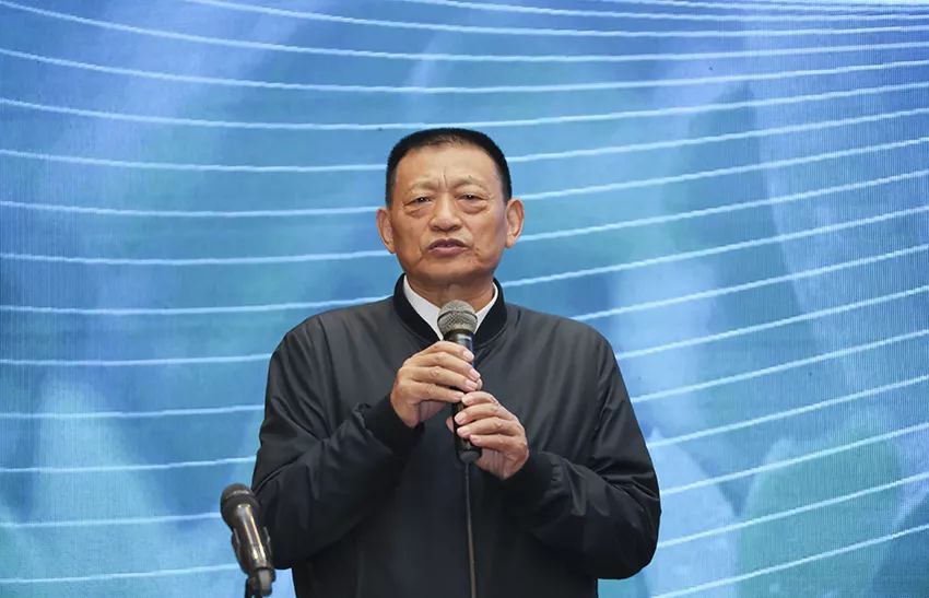 中国扶贫开发协会会长袁文先