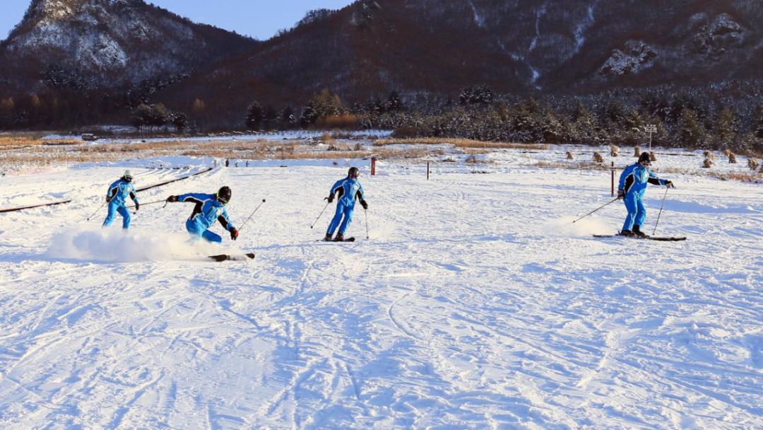 龙头山滑雪场雪炮齐响蓄势待发首滑进入倒计时