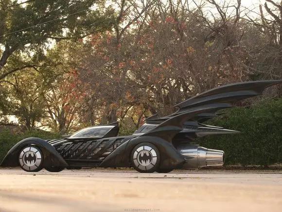 周杰伦的这辆车价值一千多万,却不能上路