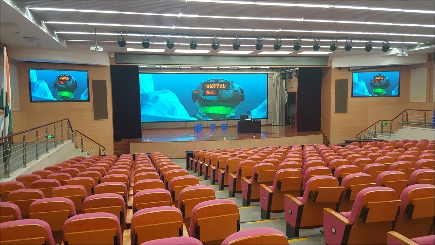 洲明智慧大屏再进校园助推智慧教育实践与普及