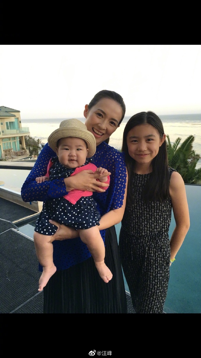 如今小苹果刚刚14岁,不过早已出落成亭亭玉立的大姑娘,身高更是遗传了